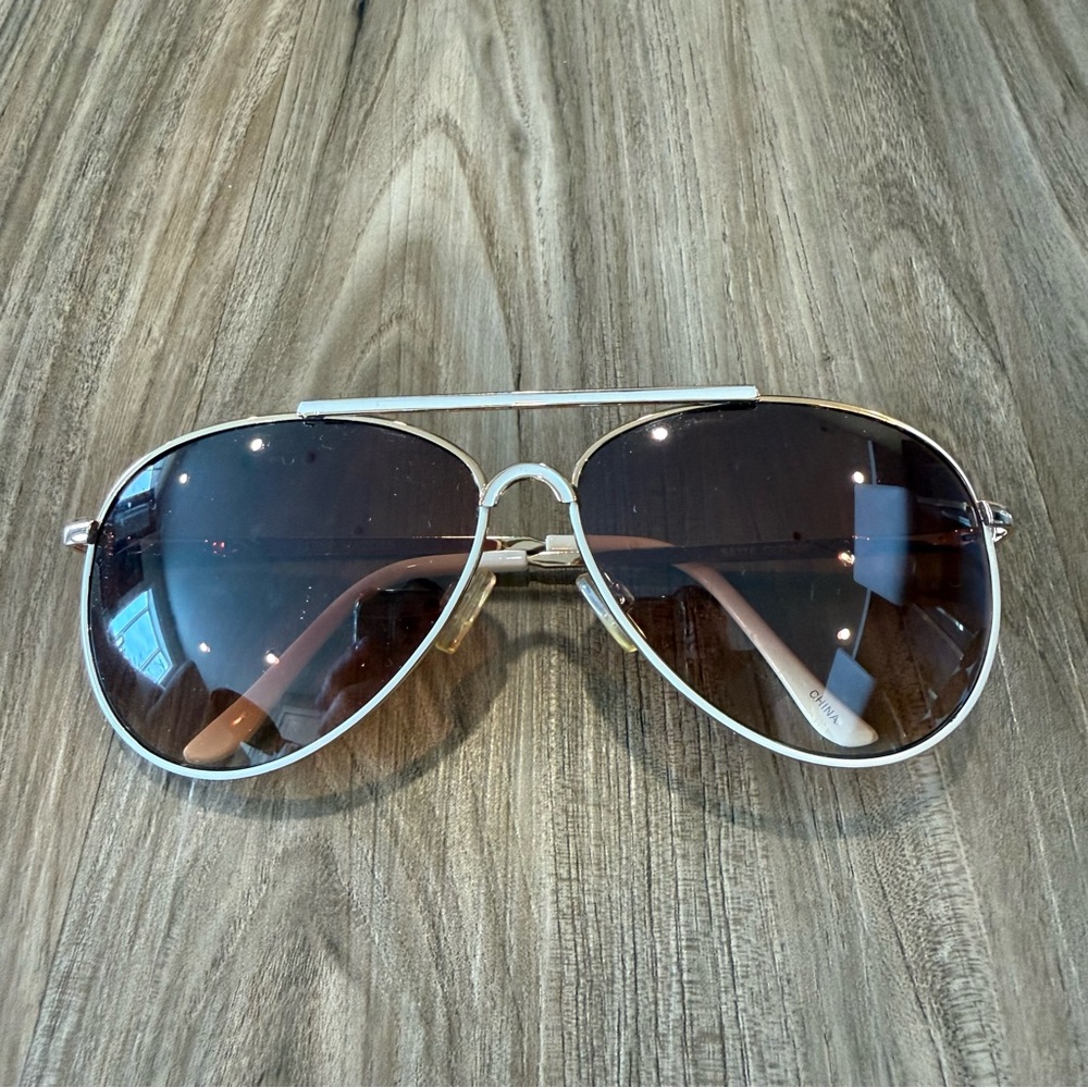 Steve Madden Silver Frame Brown Gradient Aviator Sunglasses